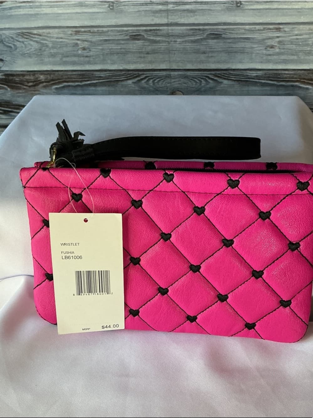 ⭐ Betsey Johnson Hot Pink Quilted Wristlet Cosmetic Bag Tassel Pouch - Thumbnail 3