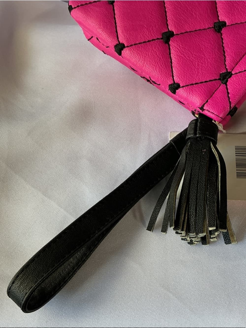 ⭐ Betsey Johnson Hot Pink Quilted Wristlet Cosmetic Bag Tassel Pouch - Thumbnail 7