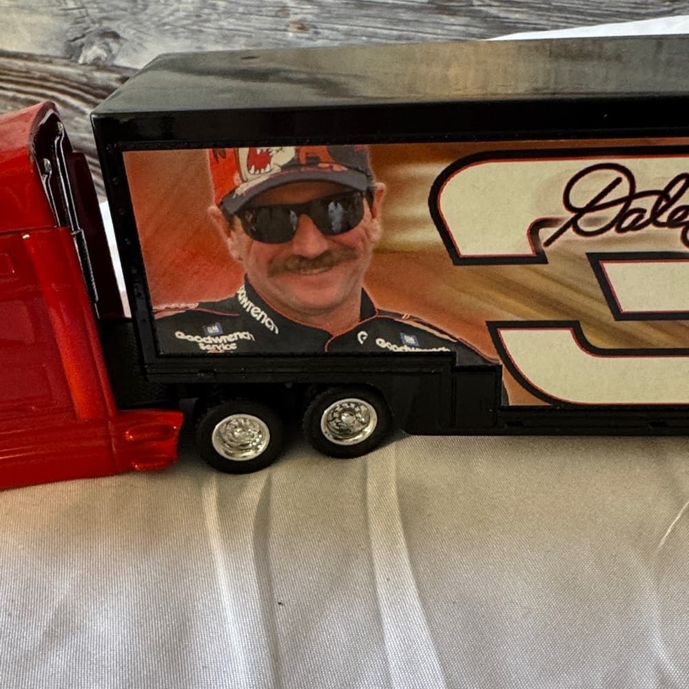 Dale Earnhardt truck and red trailer - Thumbnail 2