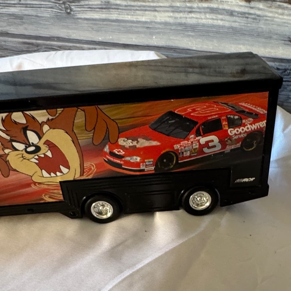 Dale Earnhardt truck and red trailer - Thumbnail 4