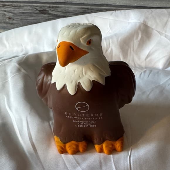 ★ Bald Eagle Stress Reliever Squeeze Toy Patriotic Desk Fidget Gift - Thumbnail 2