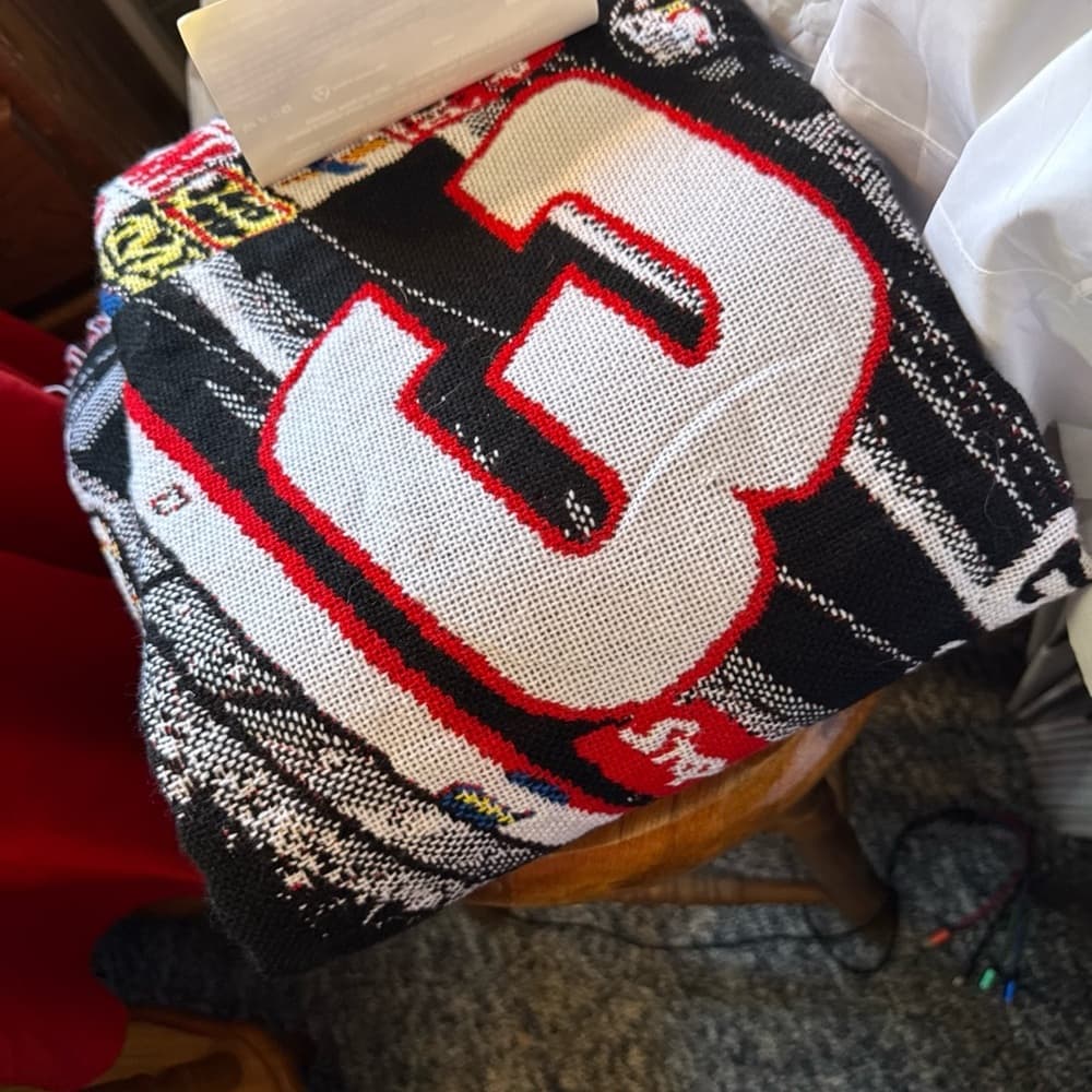 Goodwrench Service Plus Black and Red Blanket. - Thumbnail 5