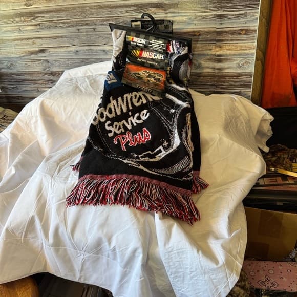 Goodwrench Service Plus Black and Red Blanket. - Thumbnail 9