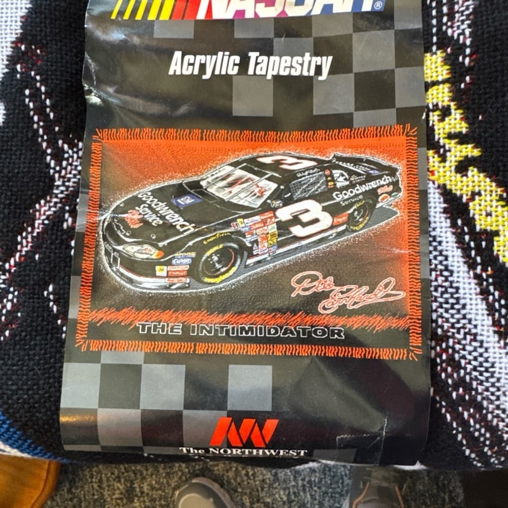 Goodwrench Service Plus Black and Red Blanket. - Thumbnail 7