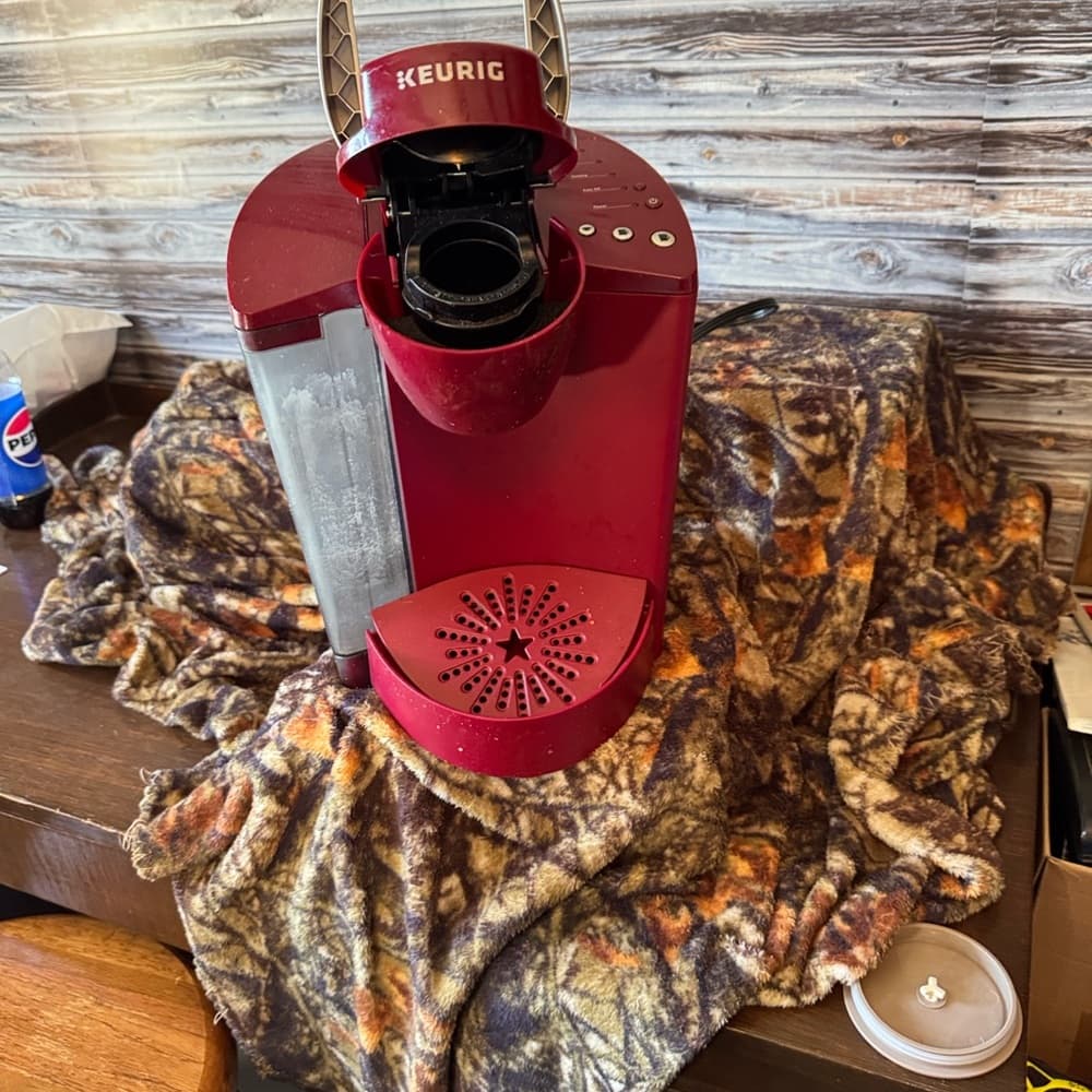 Keurig Red Coffee Maker - Thumbnail 2