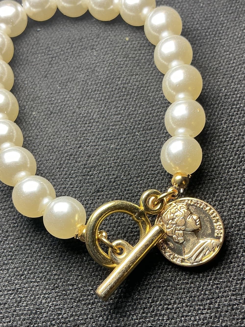 ⭐ Pearl Charm Bracelet Gold Toggle Clasp Elegant Stretch Bracelet - Thumbnail 4