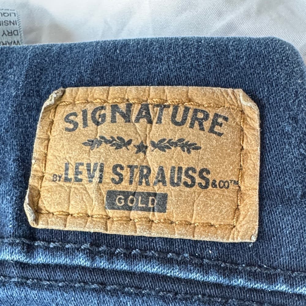 Signature by Levi Strauss Medium Blue Jeans