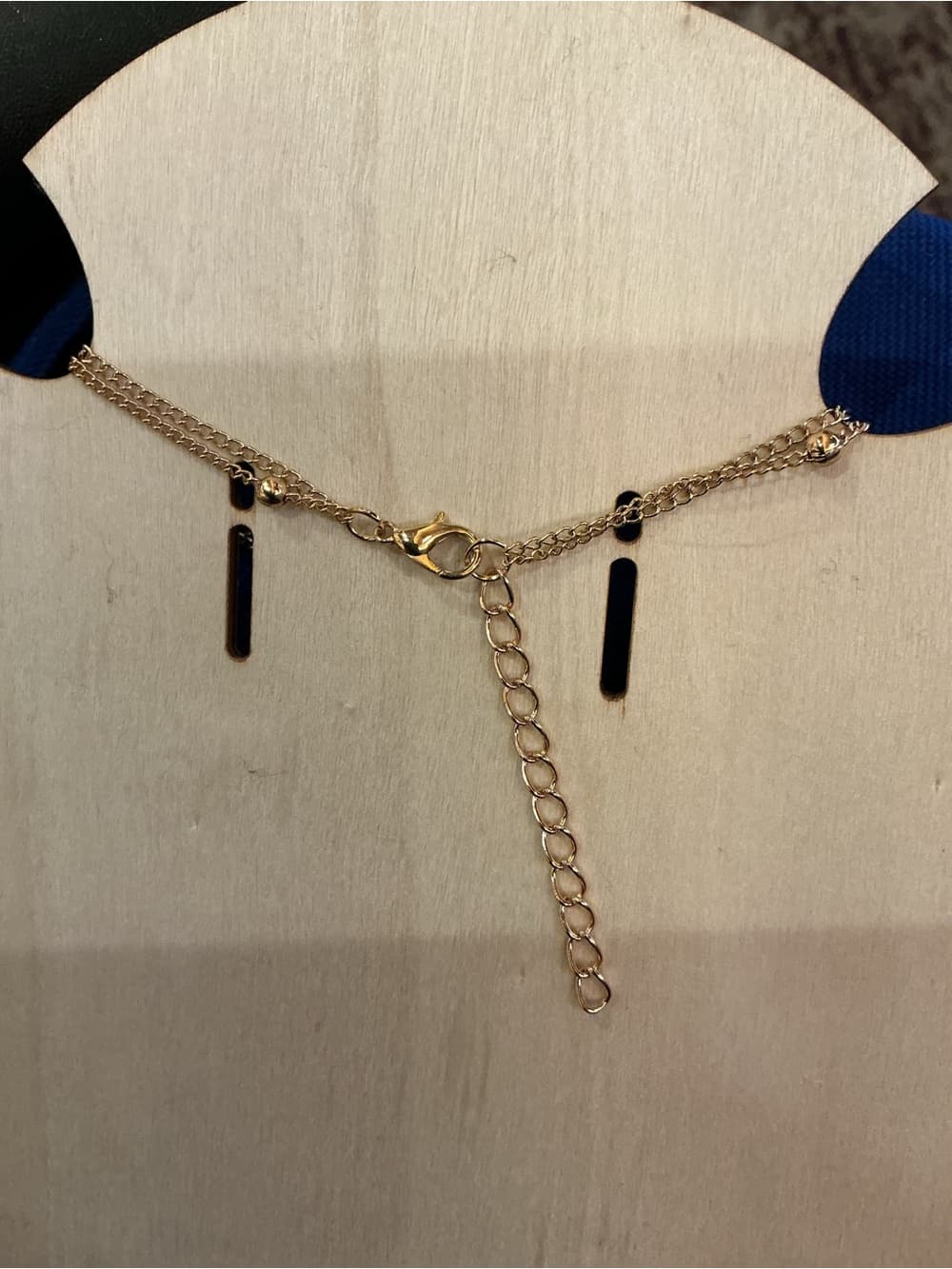 ⭐ Layered Gold Tone Disc Pendant Necklace Minimalist Beaded Chain - Thumbnail 3