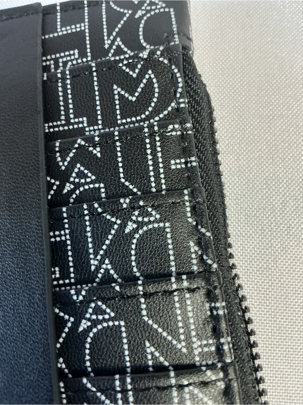 ⭐ NWT Vegan Leather Credit Card Holder Zip Wallet Black Monogram - Thumbnail 2