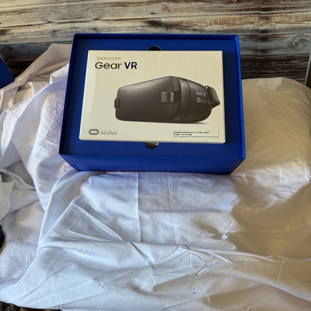 Samsung Gear VR Headset - Black - Thumbnail 4