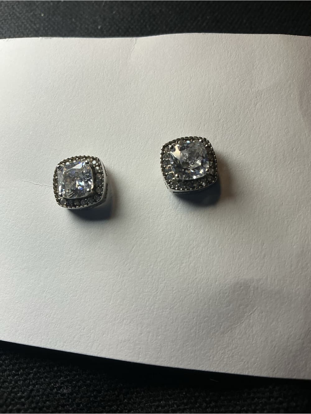 ⭐ Cushion Cut Halo Stud Earrings Silver Tone Bling Sparkle Chic - Thumbnail 2