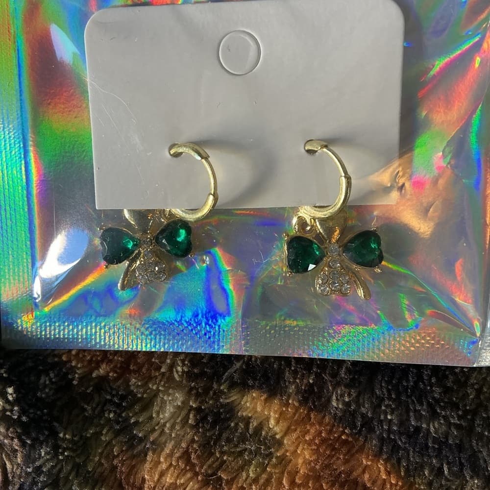 ⭐ Green Crystal Clover Hoop Earrings Gold Tone Rhinestone Dangle