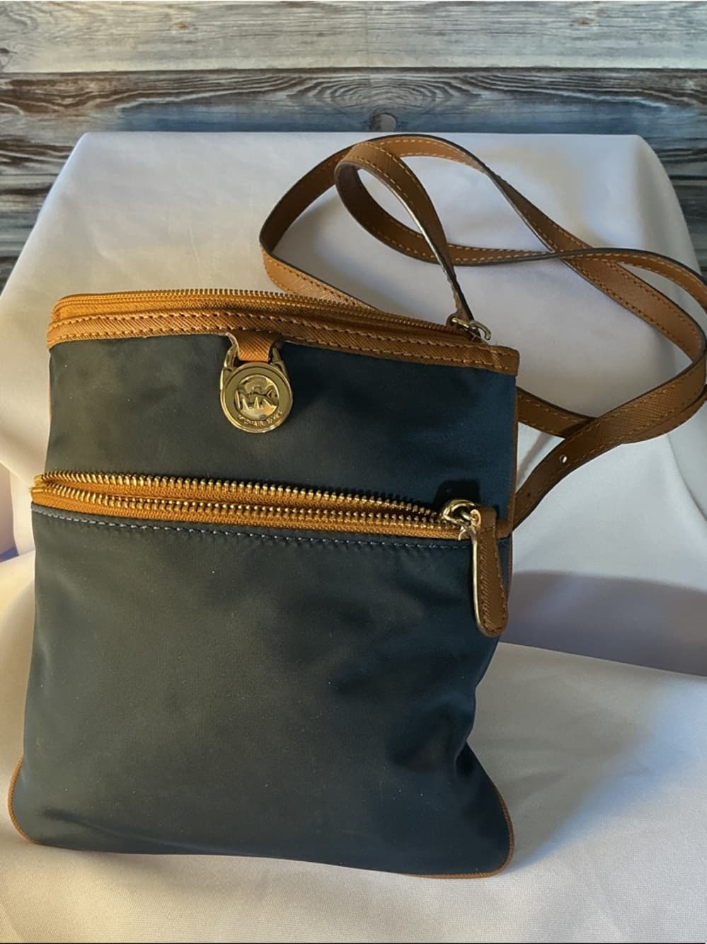 ⭐ Michael Kors Navy Nylon Crossbody Bag Tan Trim Travel Purse - Thumbnail 8
