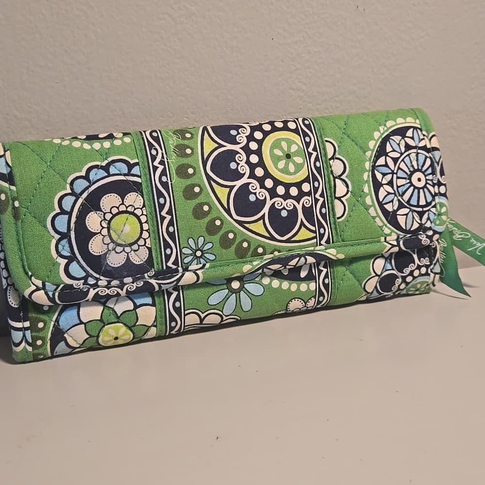 ★ Vera Bradley Green Floral Trifold Wallet Organizer Cotton