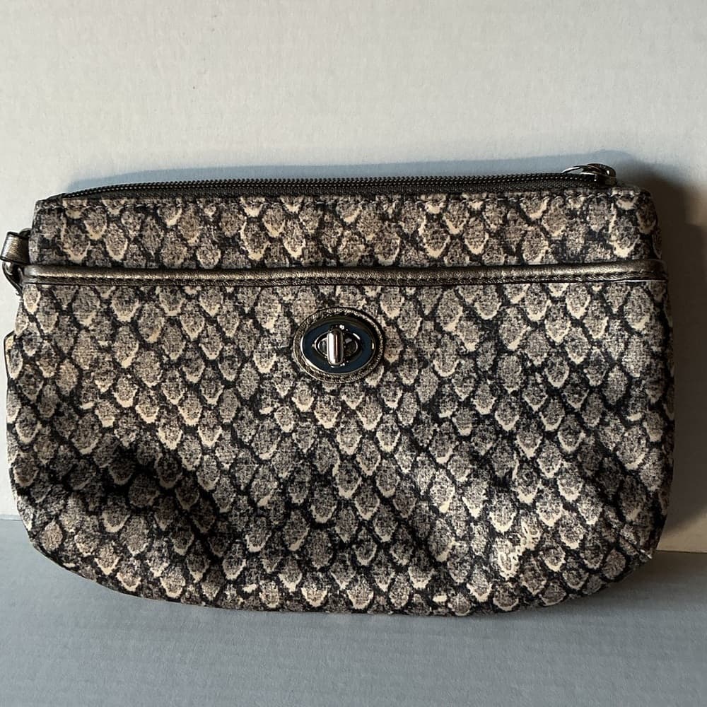 ⭐ Coach Snake Print Wristlet Pouch Signature Turnlock Zip Clutch Wallet - Thumbnail 7