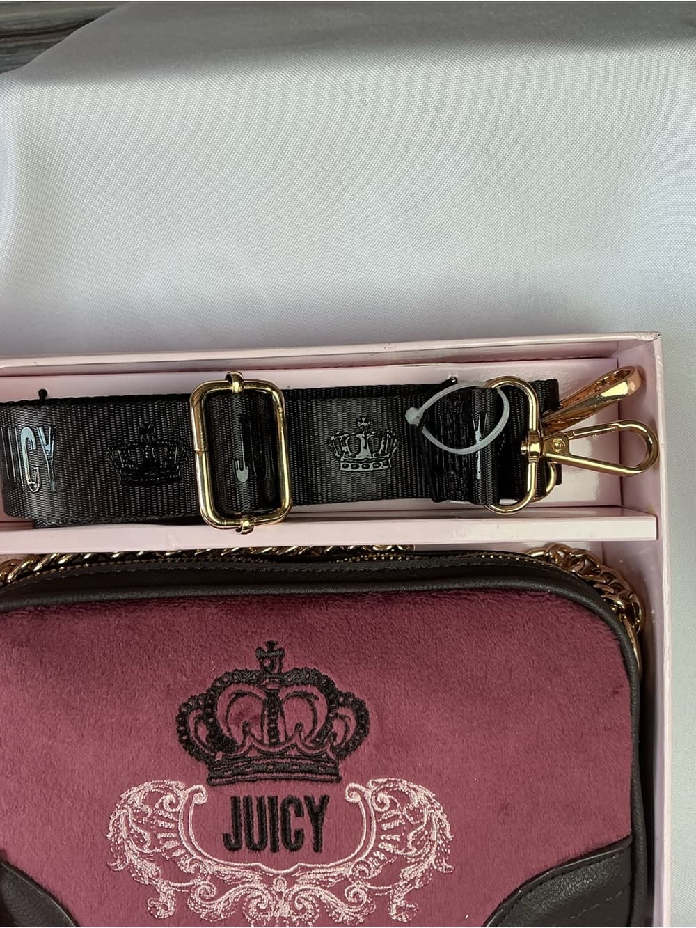 ⭐ Juicy Couture Port Wine Velvet Camera Bag Gift Set NWT - Thumbnail 3