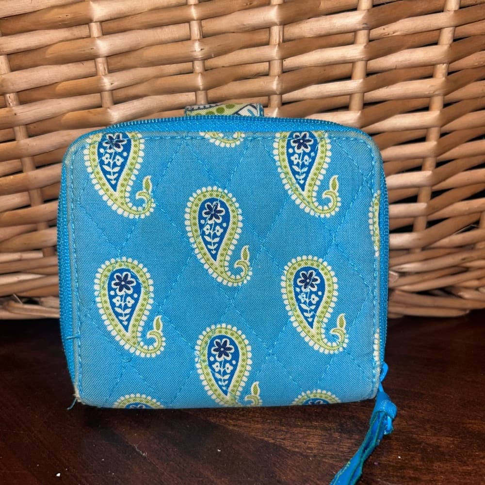★ Vera Bradley Blue Paisley Quilted Wallet Wristlet Organizer