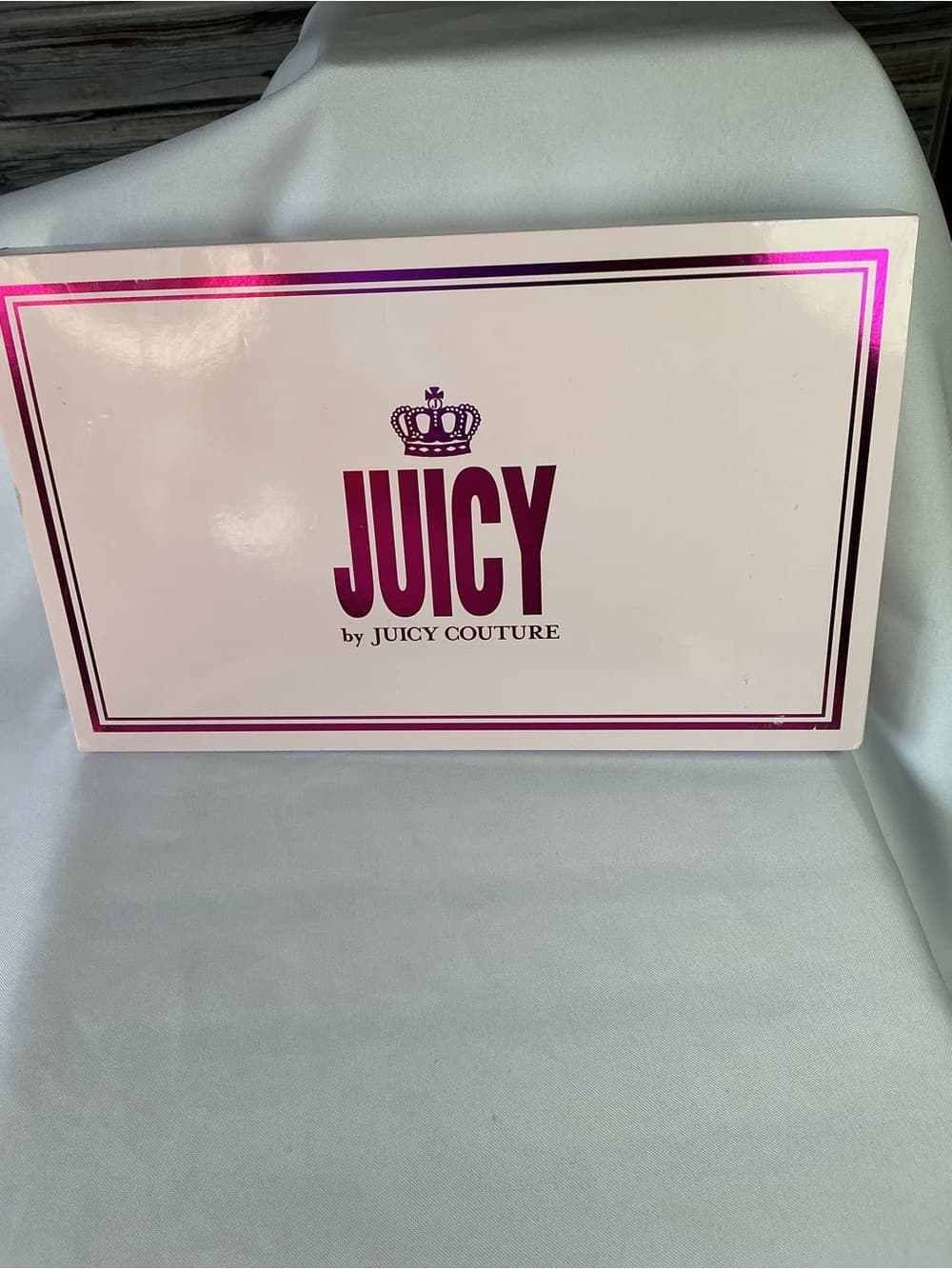 ⭐ Juicy Couture Port Wine Velvet Camera Bag Gift Set NWT - Thumbnail 5