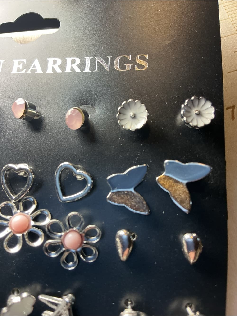 ⭐ 20 Pair Mixed Earrings Bundle Y2K Hearts Flowers Hoops Studs Set - Thumbnail 3