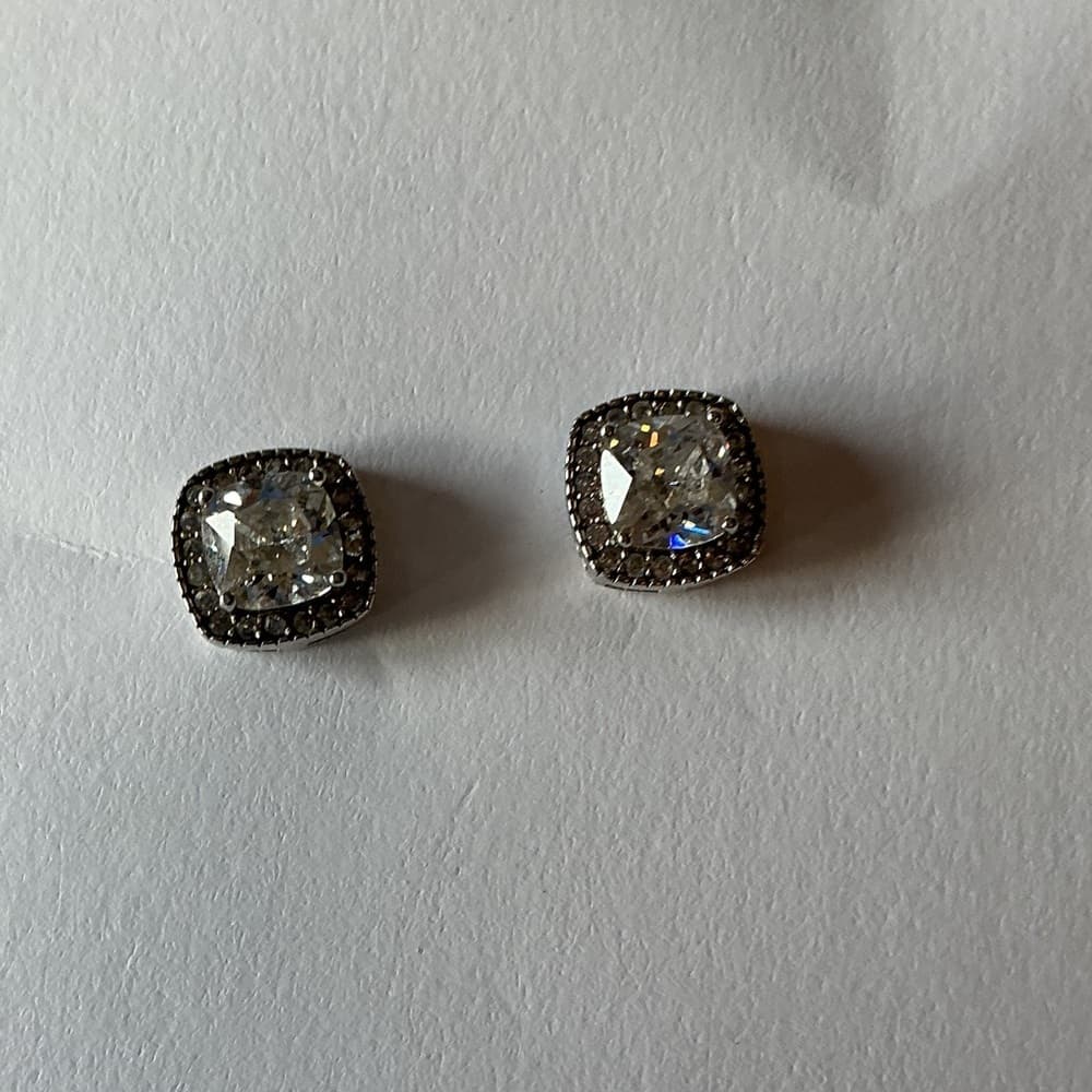 ★Silver Crystal Rhinestone Stud Earrings Minimalist Classic Chic