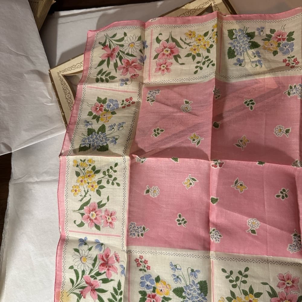 ★ Vintage Embroidered Ladies Handkerchief Set Boxed Floral Hankies Gift - Thumbnail 7