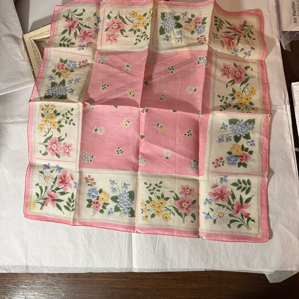 ★ Vintage Embroidered Ladies Handkerchief Set Boxed Floral Hankies Gift - Thumbnail 4