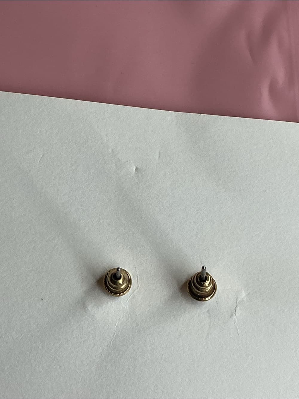 ⭐ Gold Tone White Daisy Flower Stud Earrings Minimalist Cute - Thumbnail 3