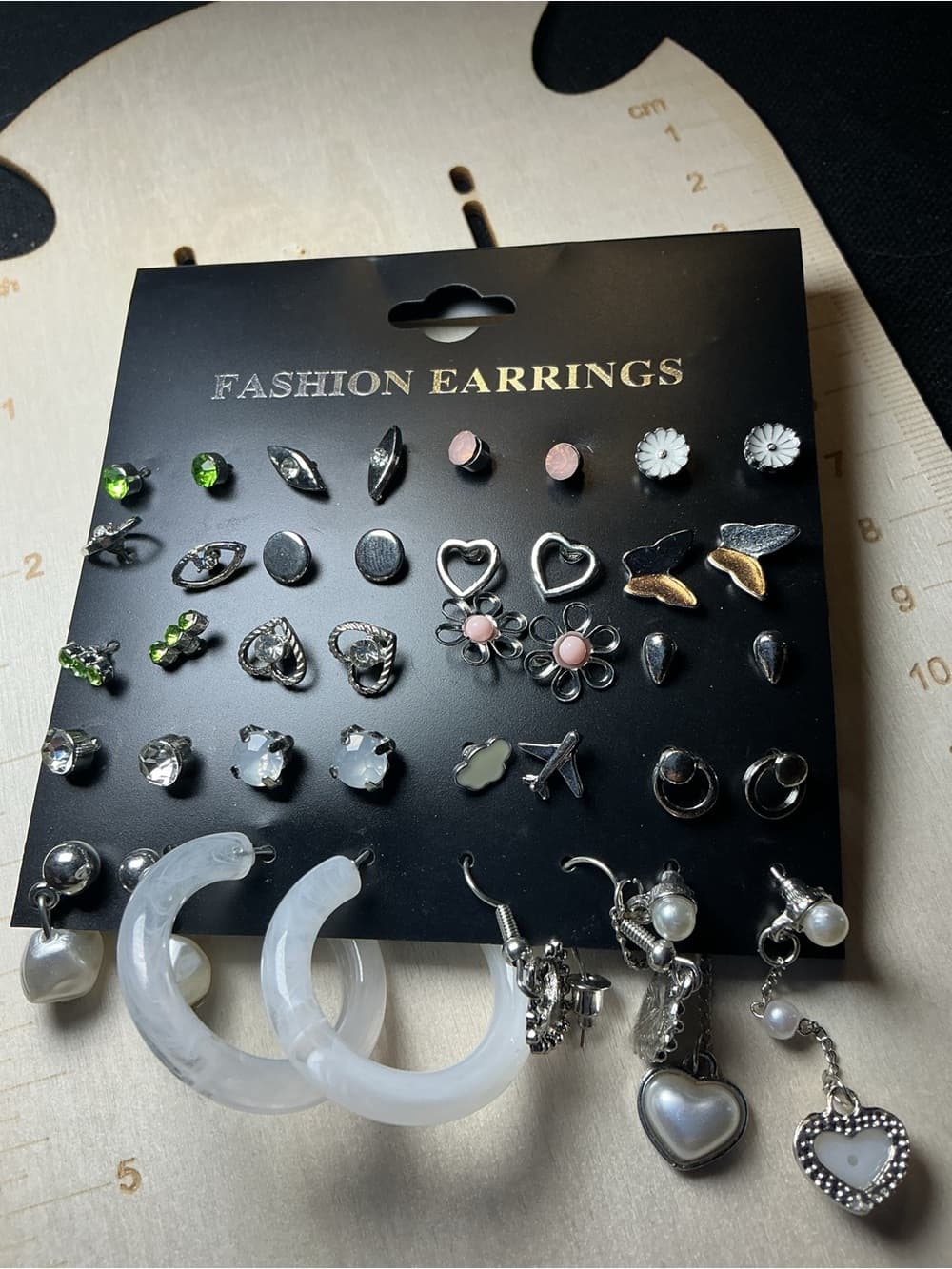 ⭐ 20 Pair Mixed Earrings Bundle Y2K Hearts Flowers Hoops Studs Set