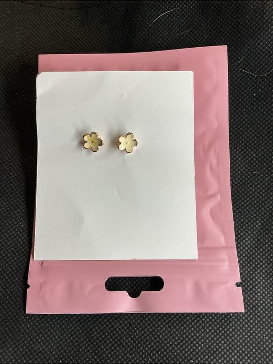 ⭐ Gold Tone White Daisy Flower Stud Earrings Minimalist Cute - Thumbnail 5