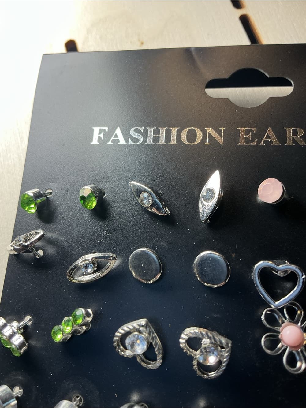 ⭐ 20 Pair Mixed Earrings Bundle Y2K Hearts Flowers Hoops Studs Set - Thumbnail 2