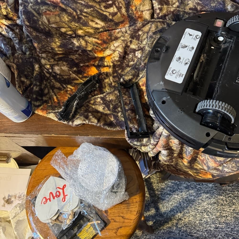 Black Robotic Vacuum Cleaner - Thumbnail 4