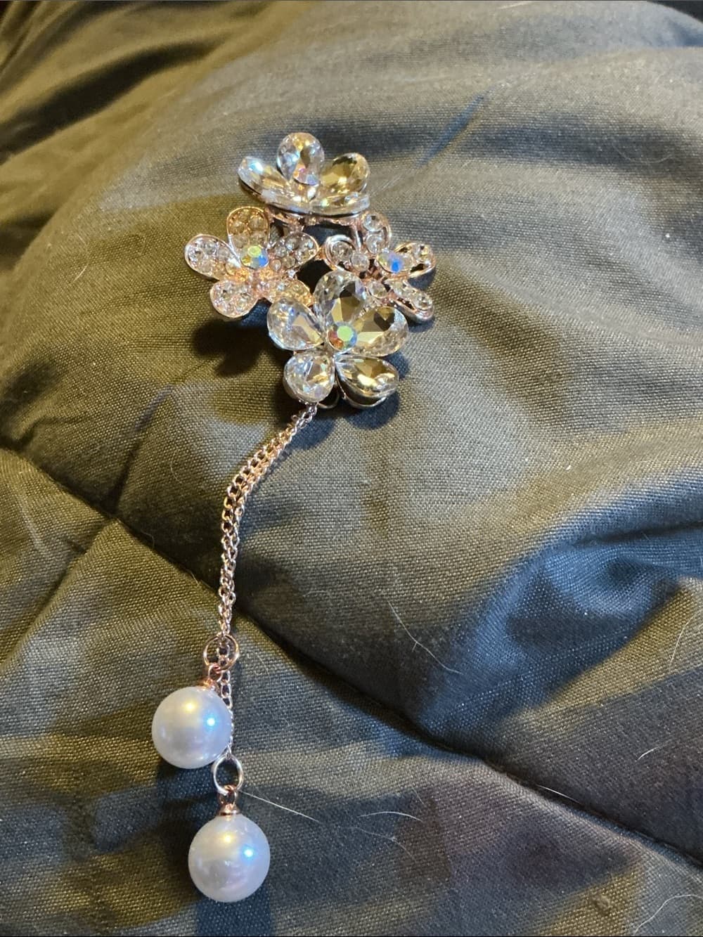 ⭐ Rhinestone Floral Pearl Dangle Brooch Pin Elegant Vintage Glam Jewelry