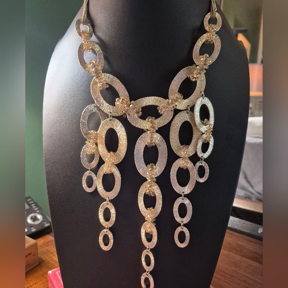 ★ Vera Wang Gold Tone Textured Statement Necklace