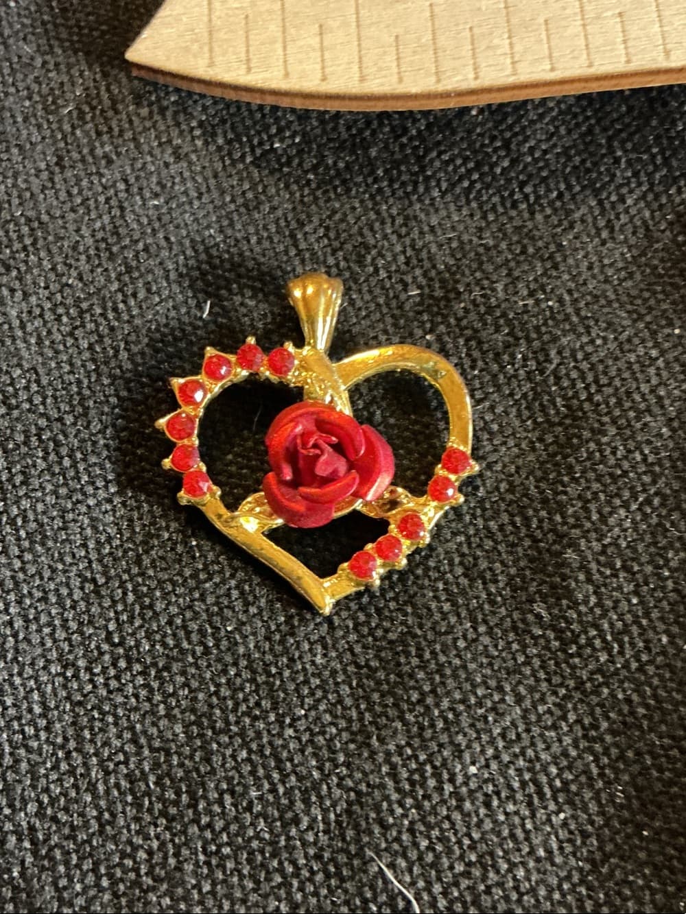 ⭐ Red Rose Heart Pendant Gold Tone Rhinestone Romantic Charm Necklace - Thumbnail 6