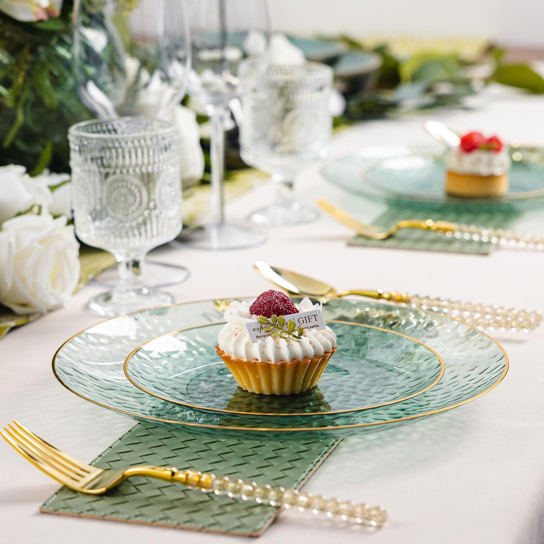 Lullaby 60pcs Green Plastic Plates with Gold Rim, Includes 30pcs Dinner Plate 10 - Thumbnail 7
