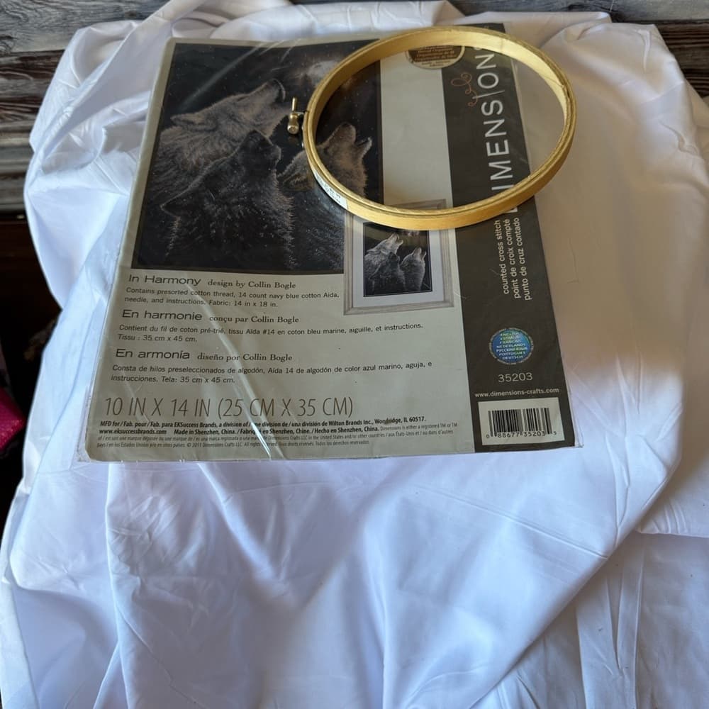 Gold Embroidery Hoop with White Fabric - Thumbnail 8