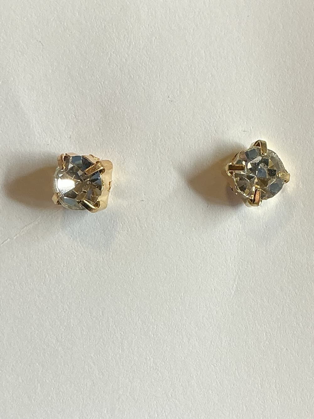⭐ Gold Tone Clear Rhinestone Stud Earrings Classic Sparkly Glam - Thumbnail 3