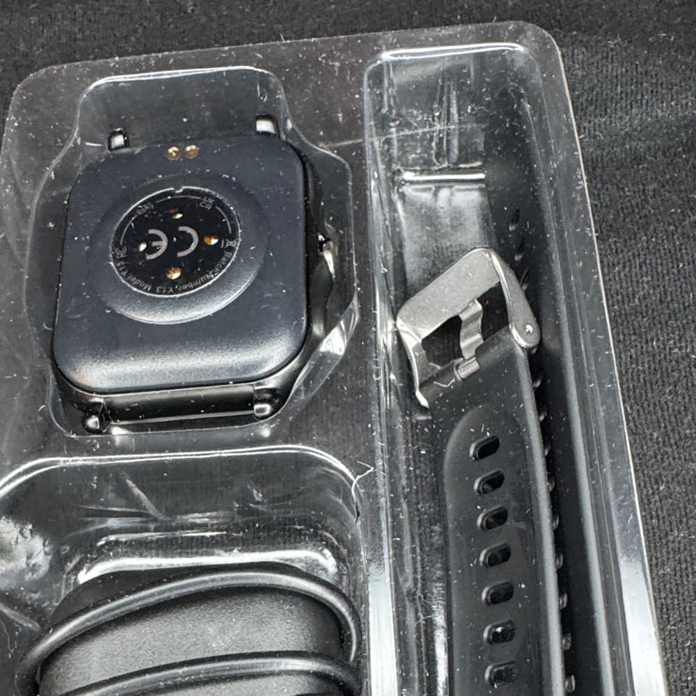 Elegant Black Smartwatch with Black Band - Thumbnail 2