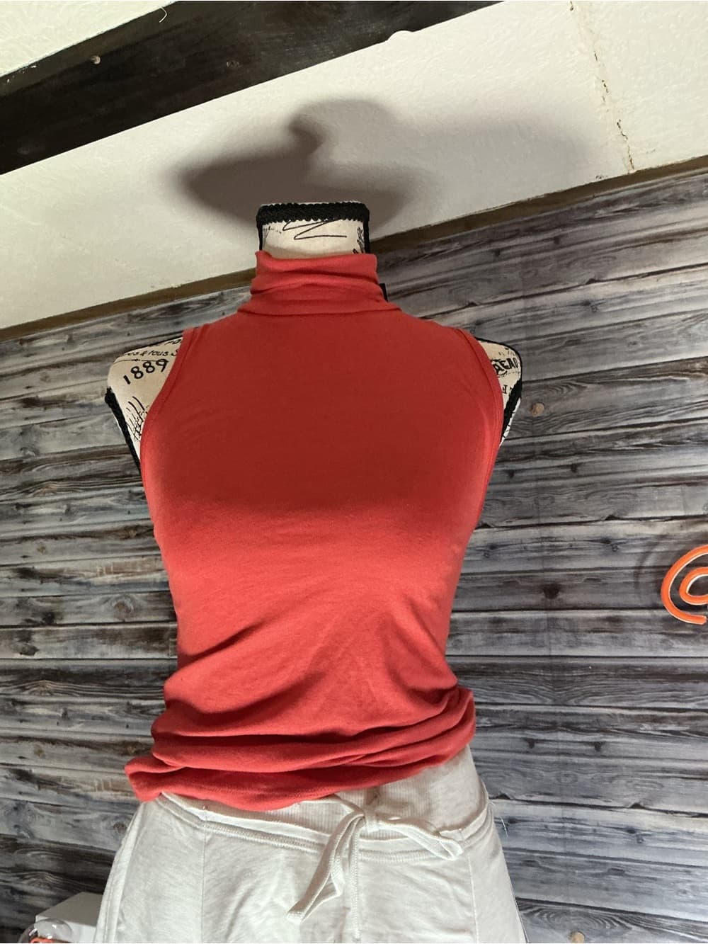 ⭐ Red Sleeveless Turtleneck Top Fitted Stretch Layering Basic NWT - Thumbnail 2