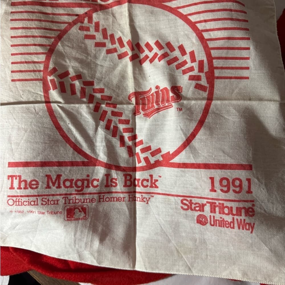 ★ 1991 Minnesota Twins The Magic Is Back Homer Hanky Collectible - Thumbnail 5