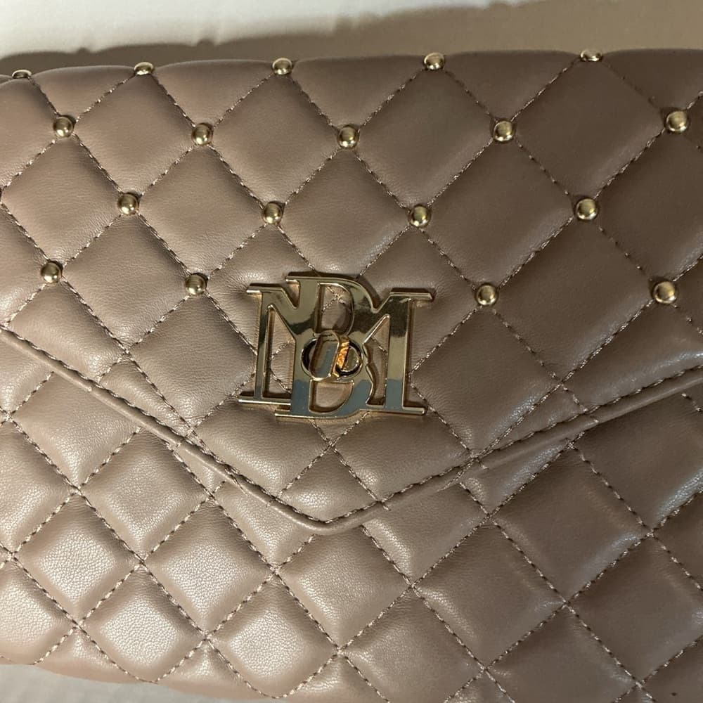 Badgley Mischka Quilted Taupe Crossbody Bag Gold Chain NWT Vegan Leather - Thumbnail 2