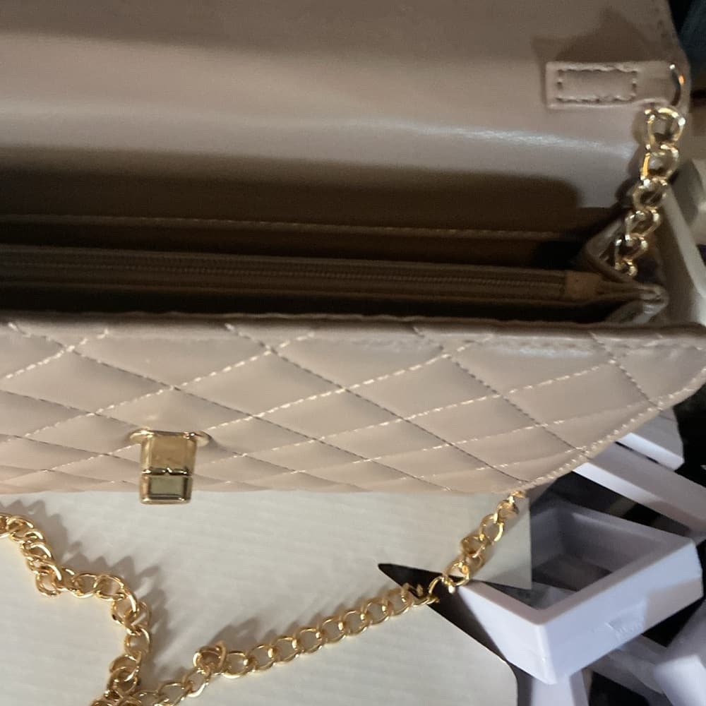 Badgley Mischka Quilted Taupe Crossbody Bag Gold Chain NWT Vegan Leather - Thumbnail 6