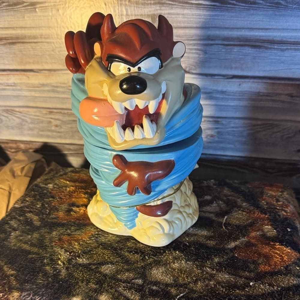 Warner Bros. Looney Tunes Sipper Tag with Blue and Yellow - Thumbnail 7