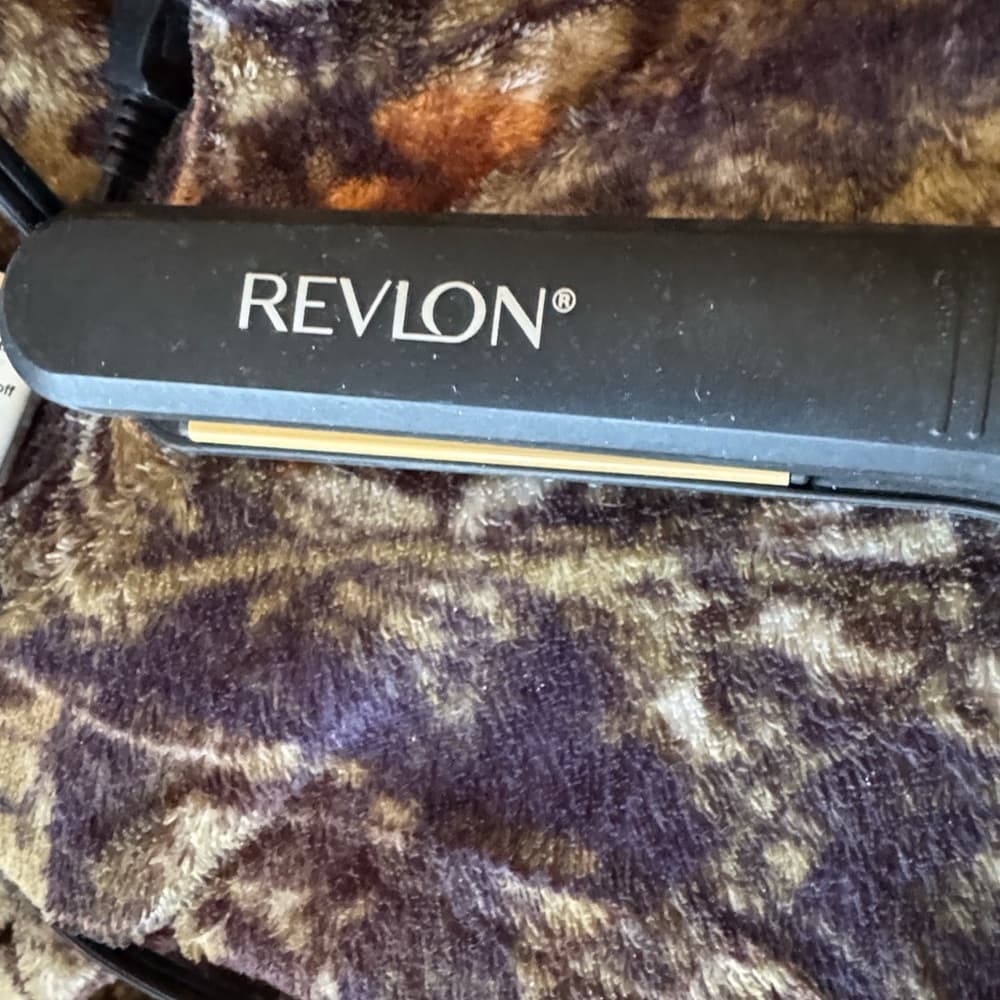 ★ Revlon Digital Flat Iron Hair Straightener Ceramic Styling Tool Black