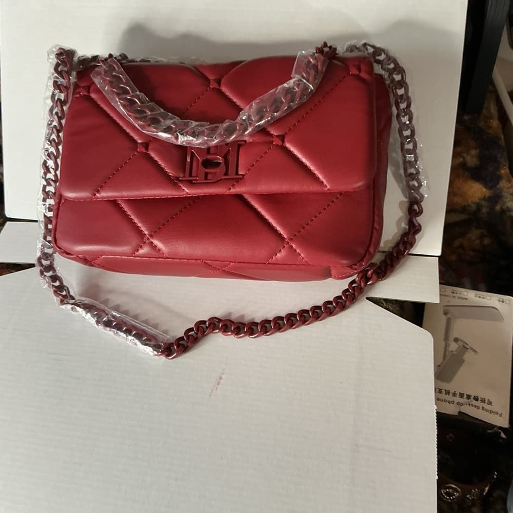 ⭐ Badgley Mischka Red Quilted Chain Strap Crossbody Shoulder Bag NWT - Thumbnail 6