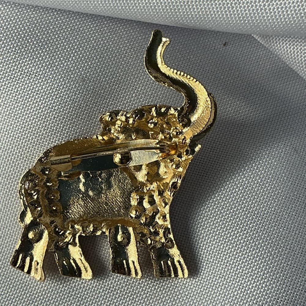 ⭐ Purple Rhinestone Elephant Brooch Gold Tone Lucky Statement Pin - Thumbnail 2