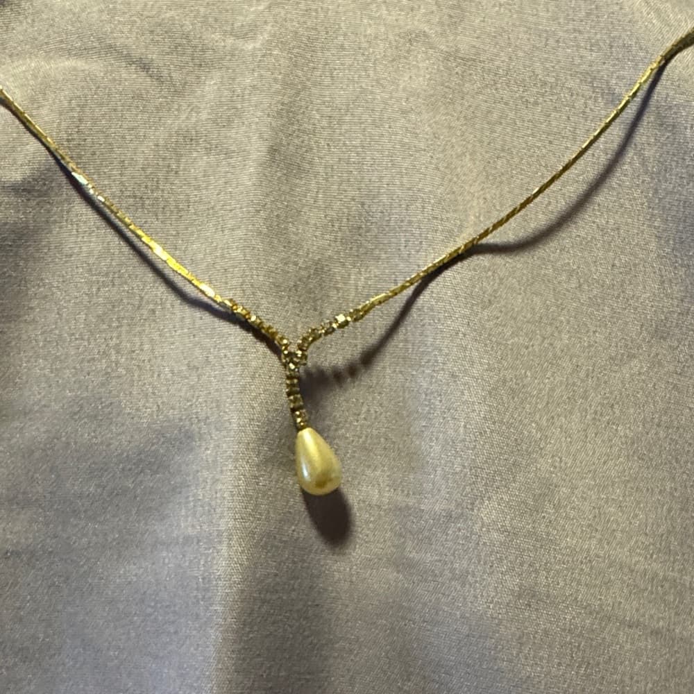 Elegant Gold Necklace with Pearl Pendant - Thumbnail 5