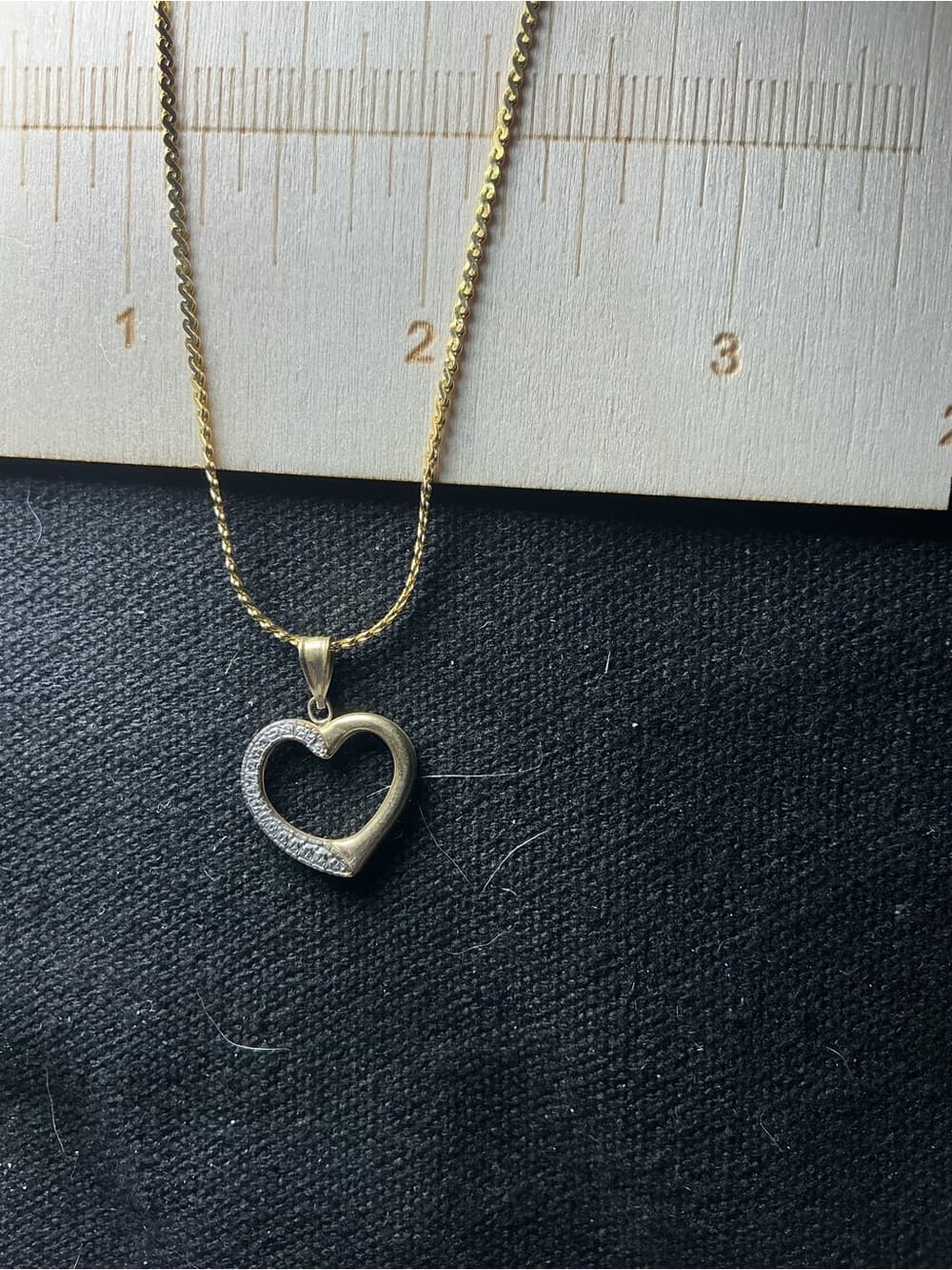 ⭐ Gold Tone Open Heart Rhinestone Pendant Necklace Romantic Glam - Thumbnail 2