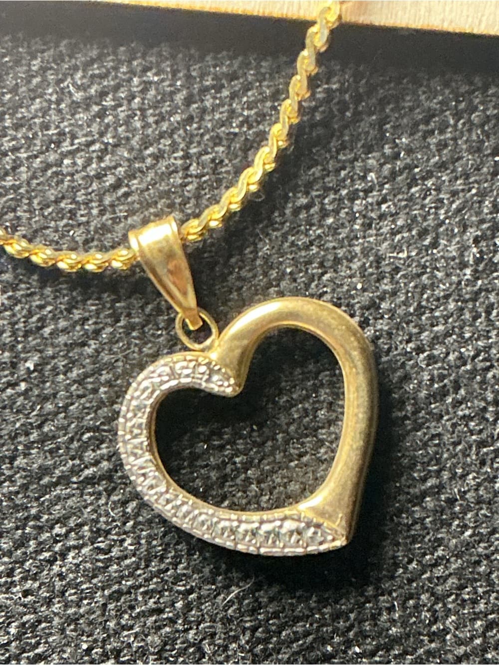 ⭐ Gold Tone Open Heart Rhinestone Pendant Necklace Romantic Glam - Thumbnail 3