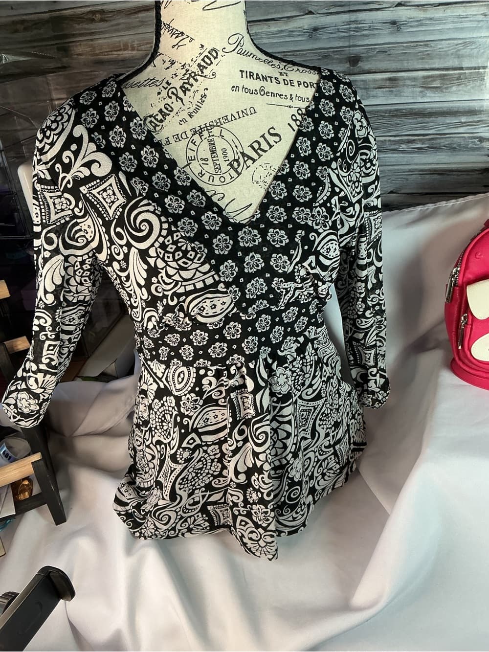 ★ Black & White Paisley Floral Peplum V-Neck Blouse Top Women’s - Thumbnail 2
